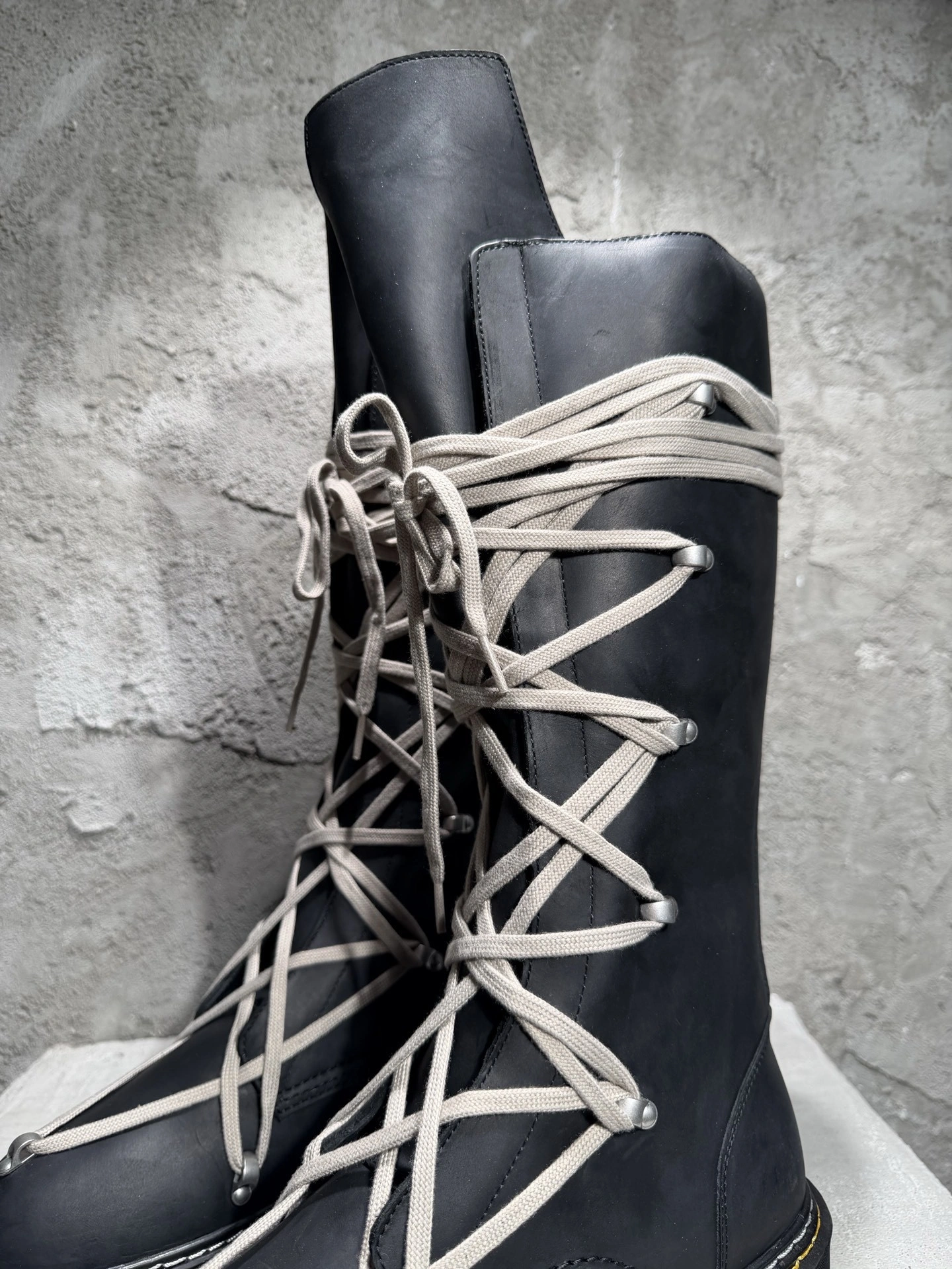 OOBB-- Ow59s DM02E68110001-09  DW02E68110001-09 Ow59s x Dr.Martin Calfskin cowhide item:F-X409B0221B